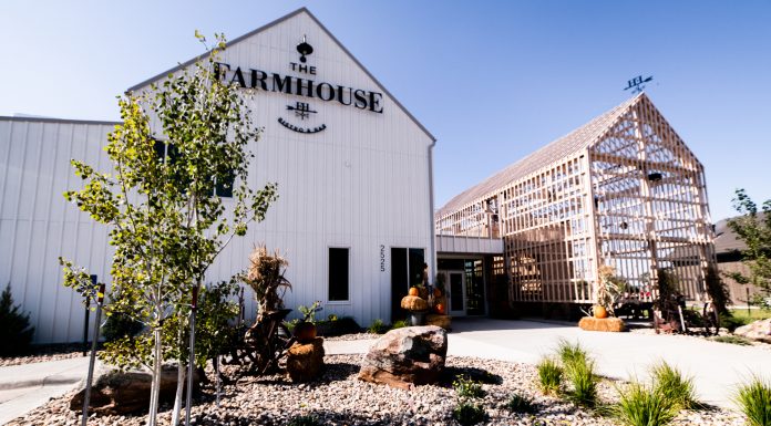 The Farmhouse Bistro & Bar: Fresh and Authentic American Cuisine