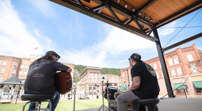 Outlaw Square | Family Fun in the Town of No Rules and No Regrets