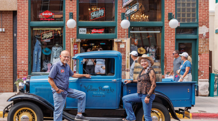 605 Stops By // Madame Peacock’s Beer & Bling