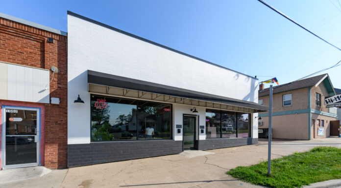 605 Stops By // Daylily Coffee and In Flower