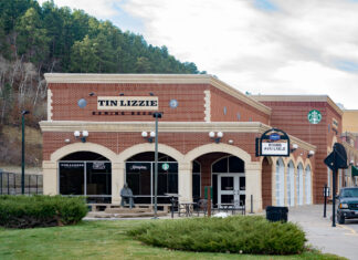 Stay, Eat, & Play // Tin Lizzie Gaming Resort