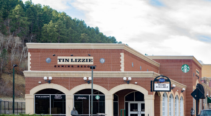 Stay, Eat, & Play // Tin Lizzie Gaming Resort